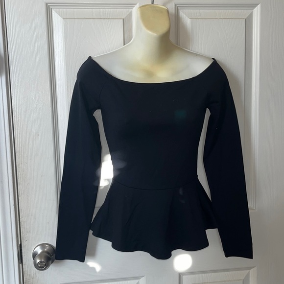 Haut 2BEBE Jungle Skin Peplum Taille S Neuf Avec étiquettes